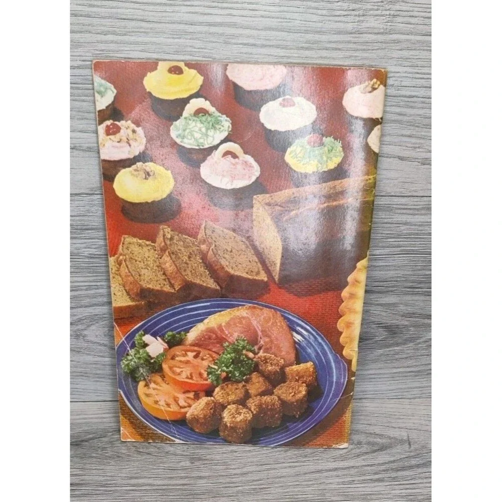 Vintage 1940 Bananas...how to serve them Paperback Cookbook Recipes